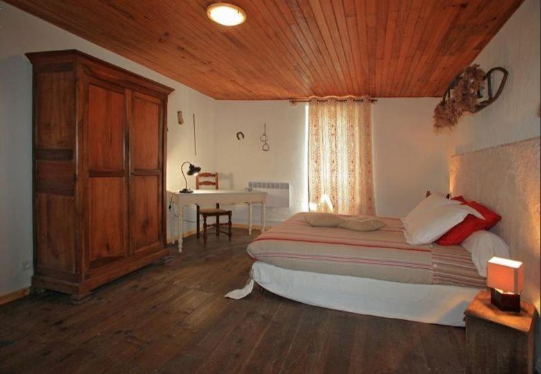 Holiday home Le Des Faucons *